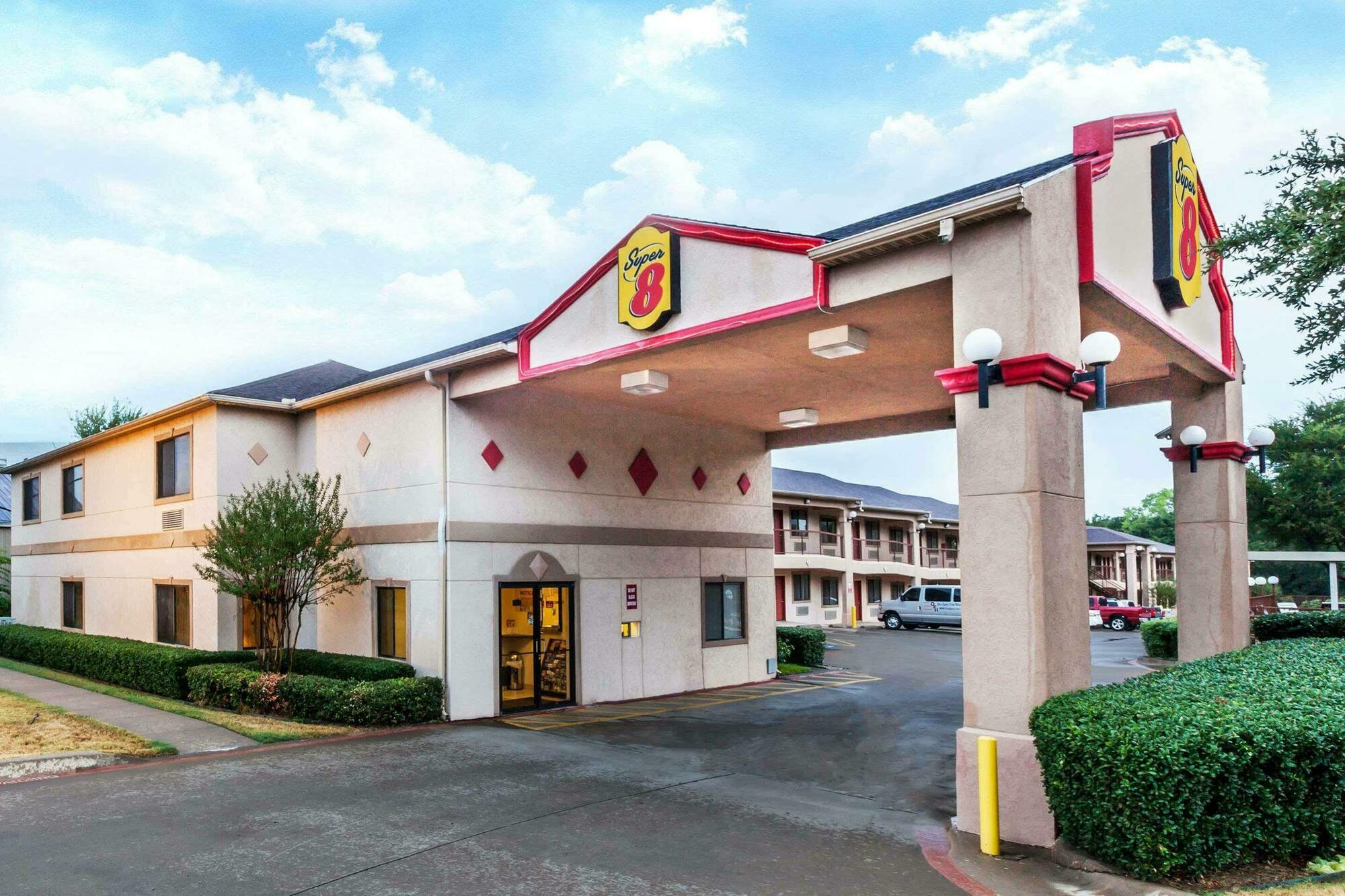 Super 8 By Wyndham Arlington East Hotel Exterior photo